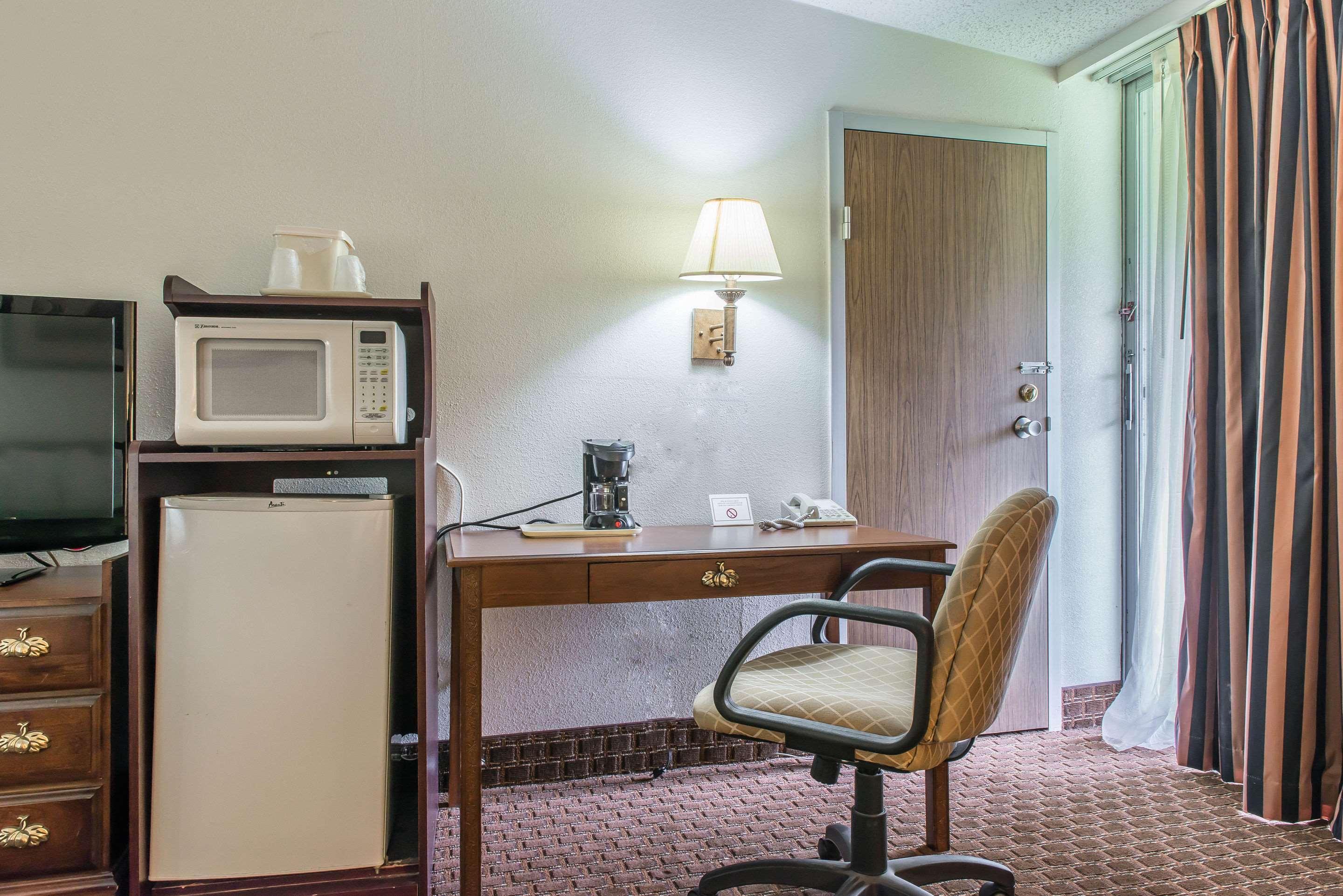 Rodeway Inn Brookville Esterno foto