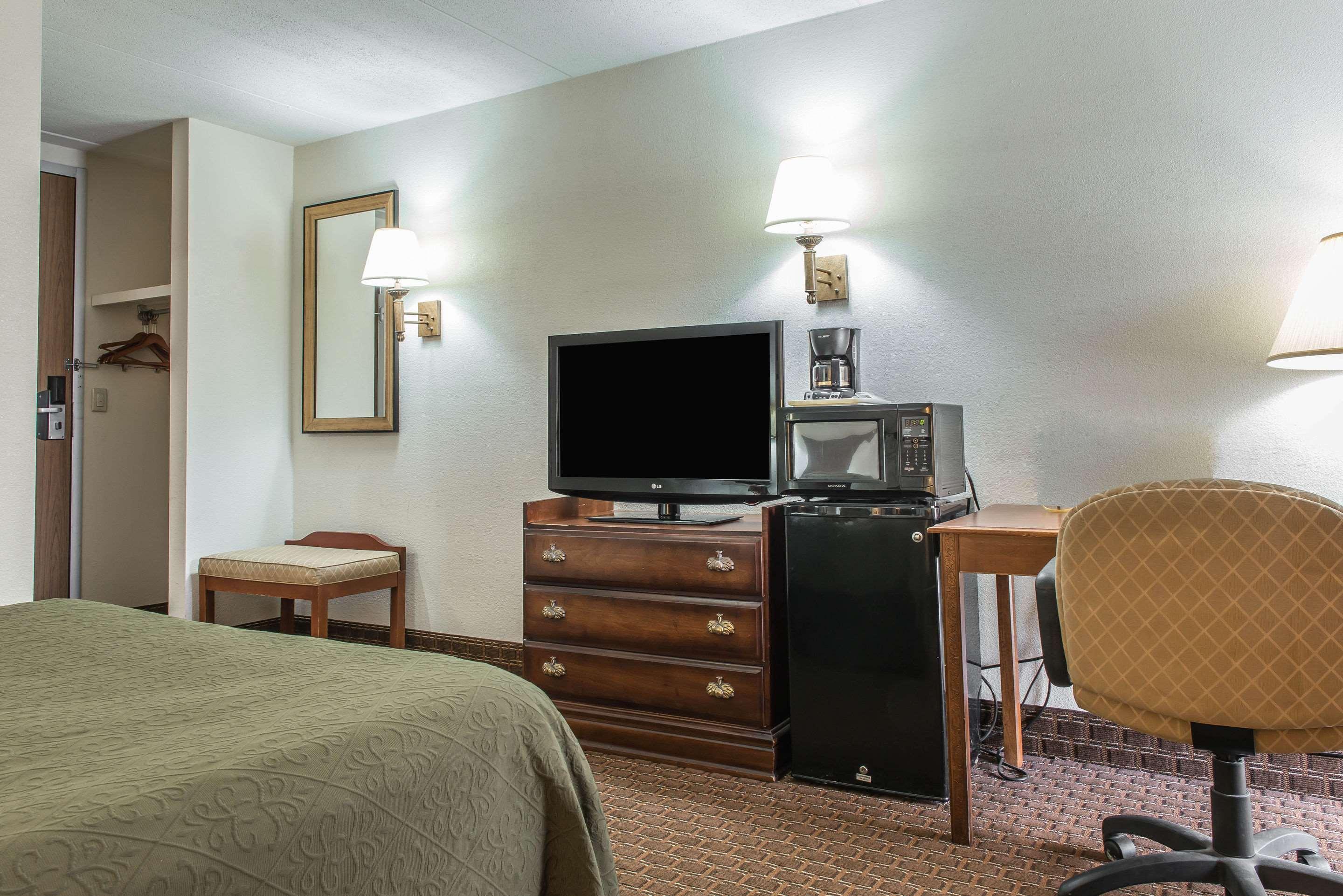 Rodeway Inn Brookville Esterno foto