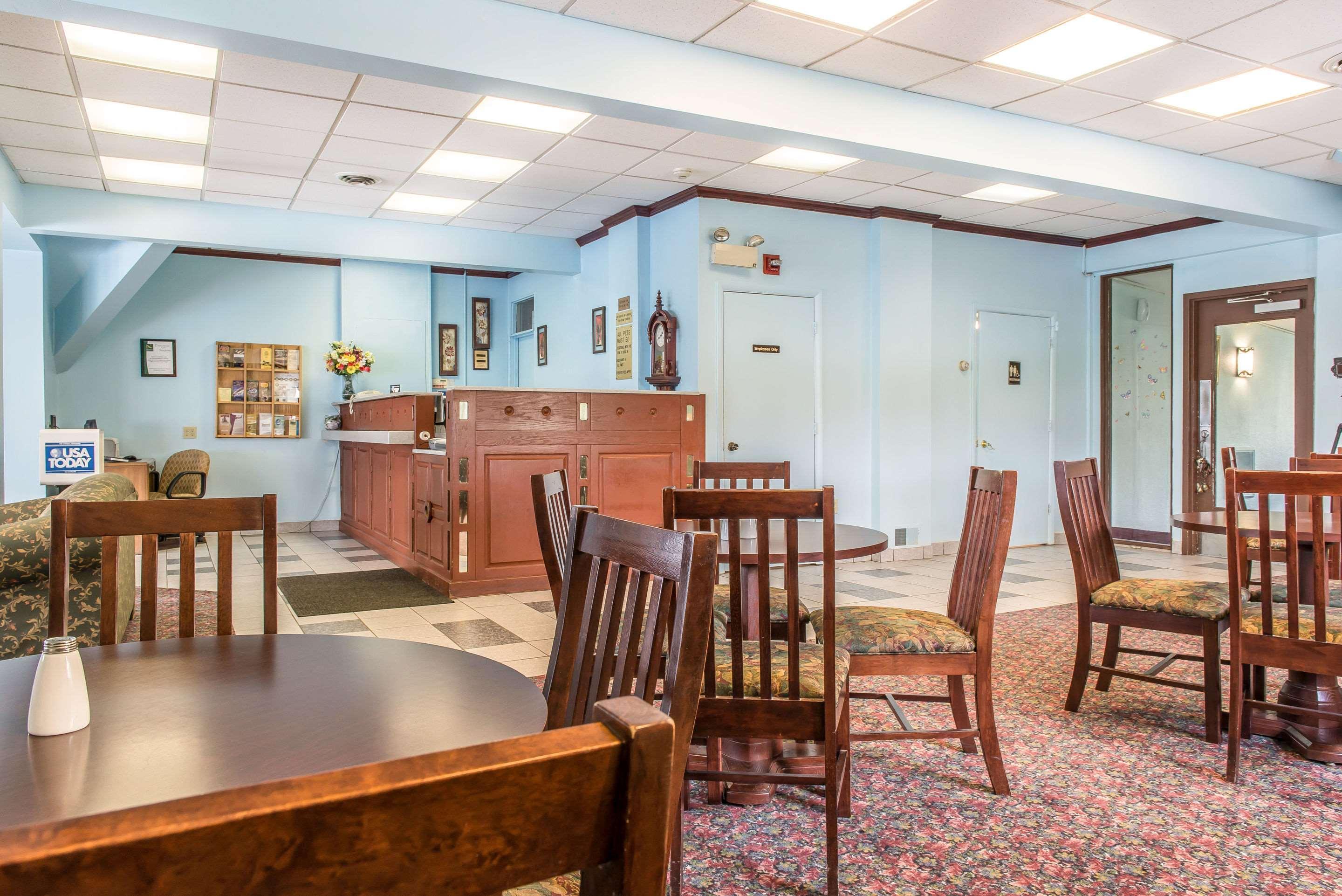 Rodeway Inn Brookville Esterno foto