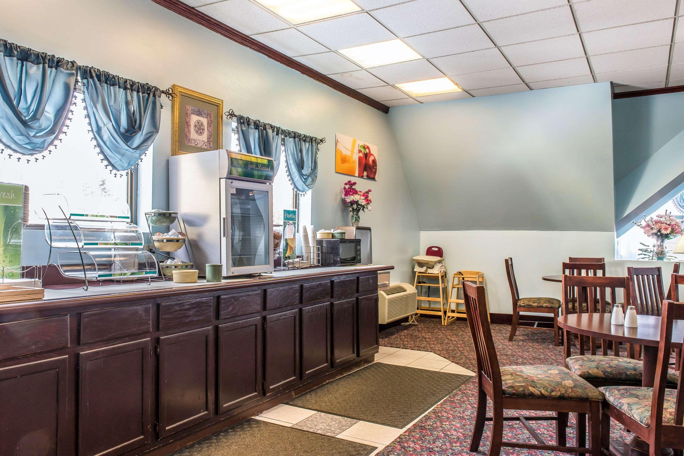 Rodeway Inn Brookville Esterno foto