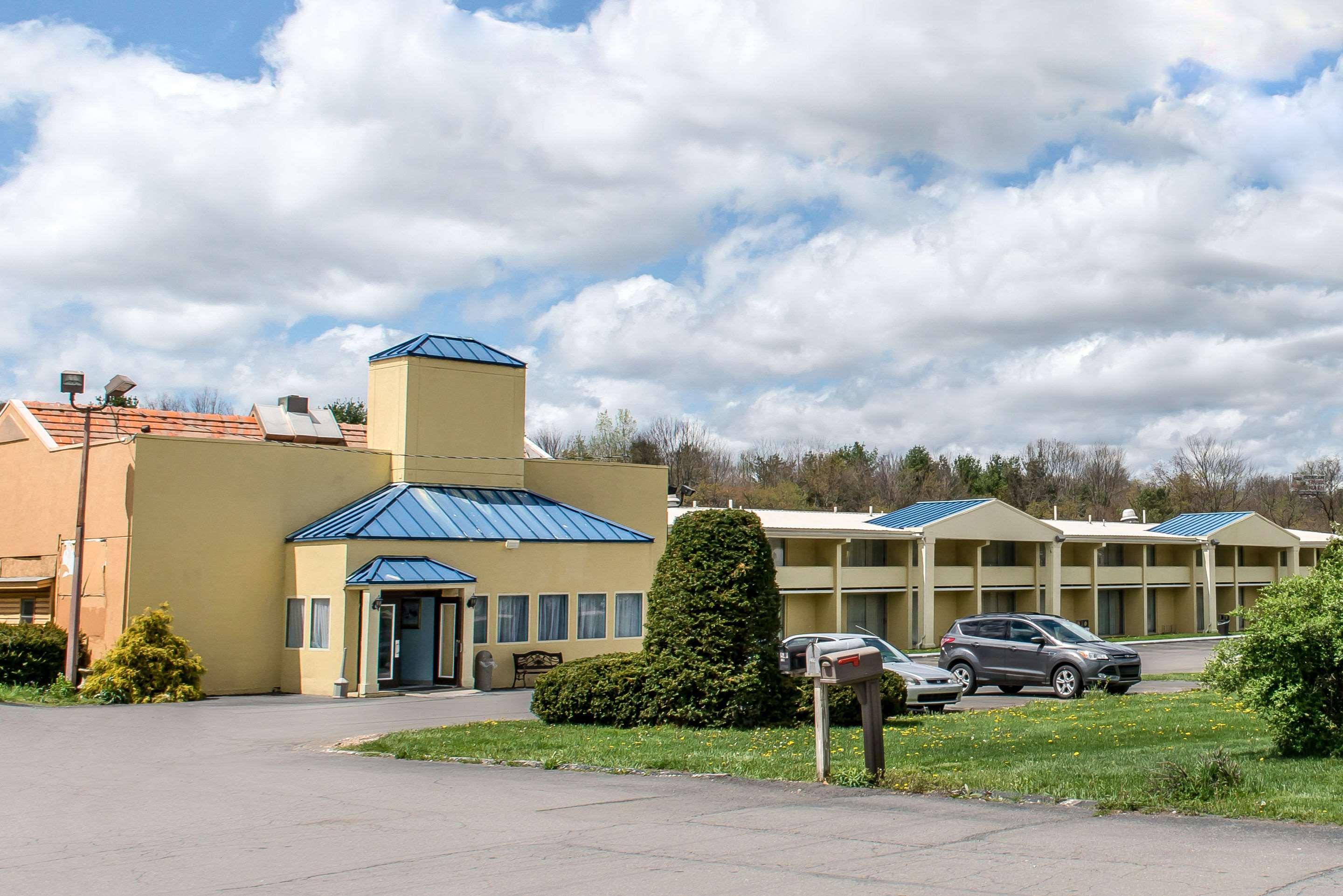 Rodeway Inn Brookville Esterno foto