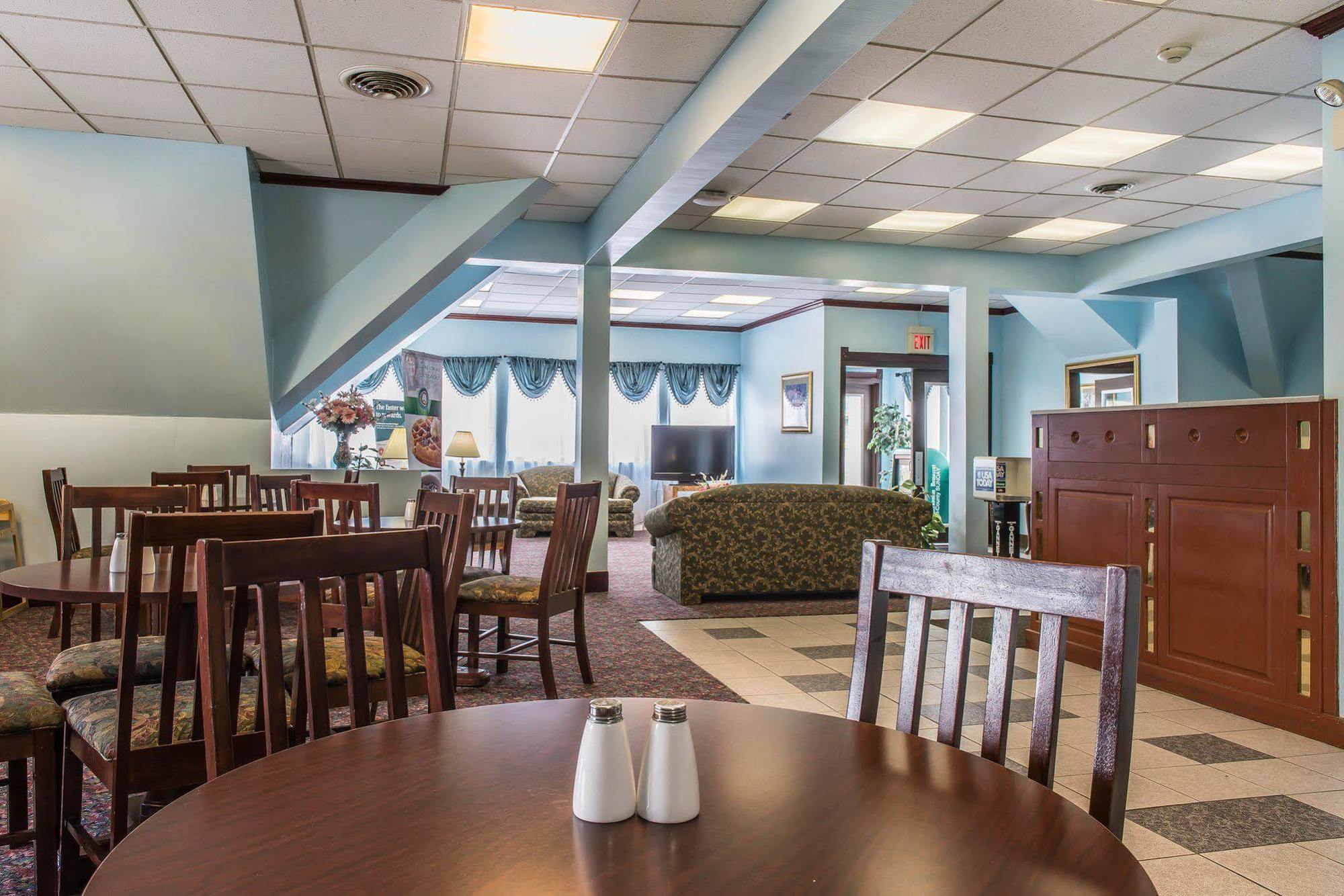 Rodeway Inn Brookville Esterno foto